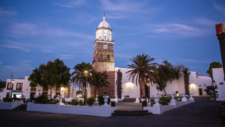 la plaza de los leones en la villa de teguisedd