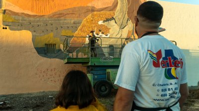 Desidia y Ars Magna dedican un taller de murales a la Asociación Tinguafaya