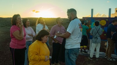 Desidia y Ars Magna dedican un taller de murales a la Asociación Tinguafaya