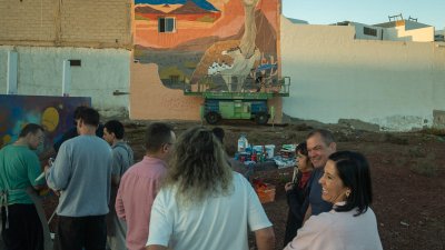 Desidia y Ars Magna dedican un taller de murales a la Asociación Tinguafaya