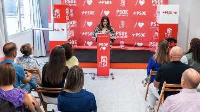 El PSOE homenajea a las víctimas de violencia machista en Lanzarote. 