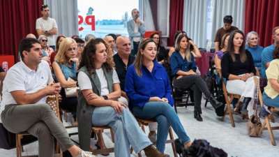El PSOE homenajea a las víctimas de violencia machista en Lanzarote. 
