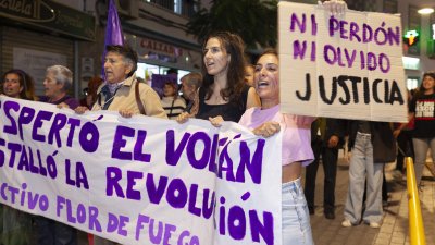 Manifestación contra la violencia machista por el 25N en Lanzarote. Fotos: Juan Mateos.