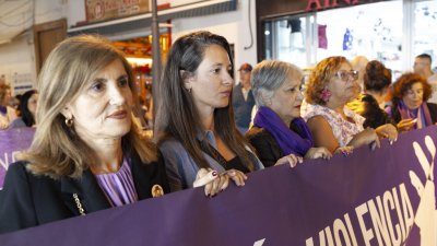Manifestación contra la violencia machista por el 25N en Lanzarote. Fotos: Juan Mateos.
