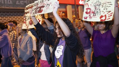 Manifestación contra la violencia machista por el 25N en Lanzarote. Fotos: Juan Mateos.