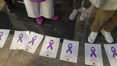 Manifestación contra la violencia machista por el 25N en Lanzarote. Fotos: Juan Mateos.