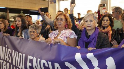 Manifestación contra la violencia machista por el 25N en Lanzarote. Fotos: Juan Mateos.