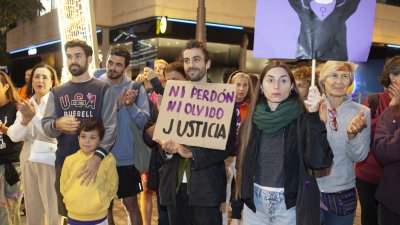 Manifestación contra la violencia machista por el 25N en Lanzarote. Fotos: Juan Mateos.