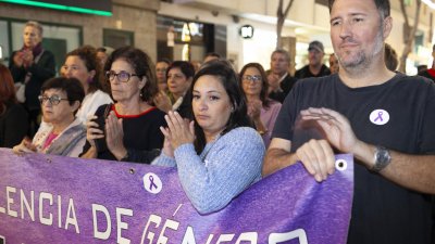 Manifestación contra la violencia machista por el 25N en Lanzarote. Fotos: Juan Mateos.