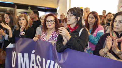 Manifestación contra la violencia machista por el 25N en Lanzarote. Fotos: Juan Mateos.