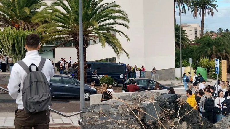 Desalojo de la Universidad de Las Palmas de Gran Canaria. Foto: La Provincia