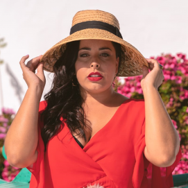 Almudena Hernández, cantante y actriz graciosera