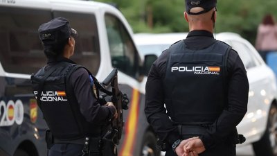 Dos agentes de la Policía Nacional. Foto: Policía Nacional.