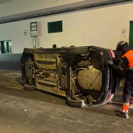 Herido tras volcar con su coche en Arrecife 