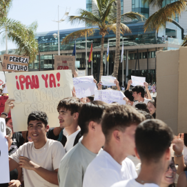 Manifestación en Arrecife para pedir un examen PAU más justo (Fotos: Juan Mateos)