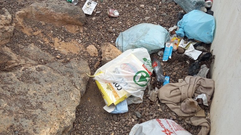 Basura y residuos en el solar