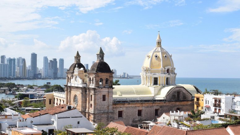 Imagen panorámica de Cartagena de Indias con su costa y entorno marítimo