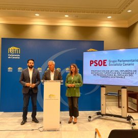 Presentación del impuesto turístico propuesto por el PSOE en el Parlamento de Canarias