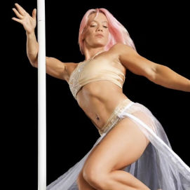 Diana López, pole dancer