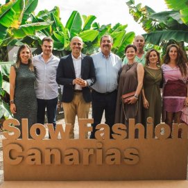 El consejero Miguel Ángel Jiménez y los representantes lanzaroteños de moda sostenible
