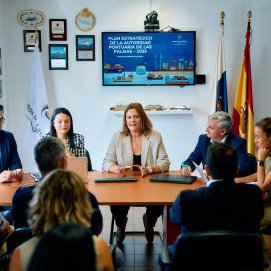 Beatriz Calzada durante la reunión para exponer el Plan Estratégico 2035