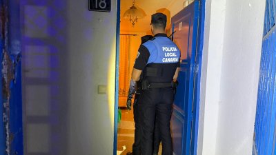 Intervención de la Policía Local en una vivienda ocupada. Foto: Ayuntamiento de Arrecife.