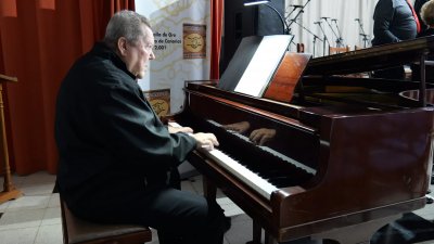 Concierto de Navidad en la Sociedad Democracia.