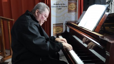 Concierto de Navidad en la Sociedad Democracia.