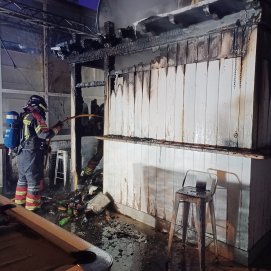 Sofocan el incendio de un ventorrillo en un centro comercial de Playa Blanca