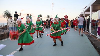 Pasacalle de Papá Noel en Costa Teguise.