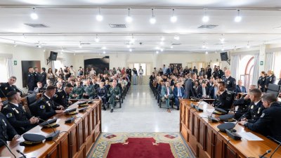 Uno de los momentos del acto celebrado hoy en el salón de plenos del Ayuntamiento de Arrecife