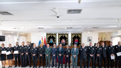 El Ayuntamiento de Arrecife ha condecorado en el Día de la Policía Local de Arercife a 29 agentes