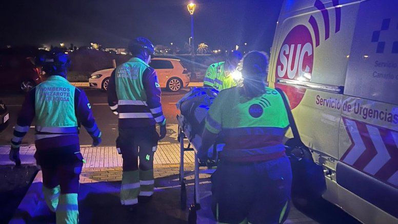 Auxilian a una persona accidentada en su vivienda de Costa Teguise