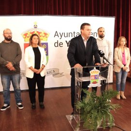 Óscar Noda en rueda de prensa para explicar la situación del pabellón de Playa Blanca.
