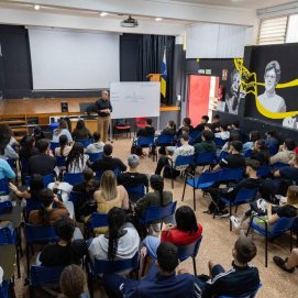 Charla sobre el REF en el IES de Costa Teguise. Inversión Pública.