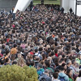 MIles de personas se dna cita para ayudar en la DANA de Valencia Foto: EFE