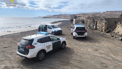 La Guardia Civil detiene a tres personas que esperaban descargar un alijo de hachís en Canarias