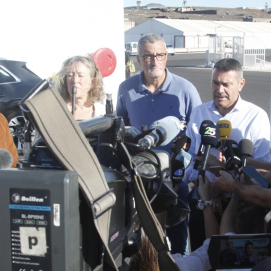 Visita a la carpa del Muelle de Naos