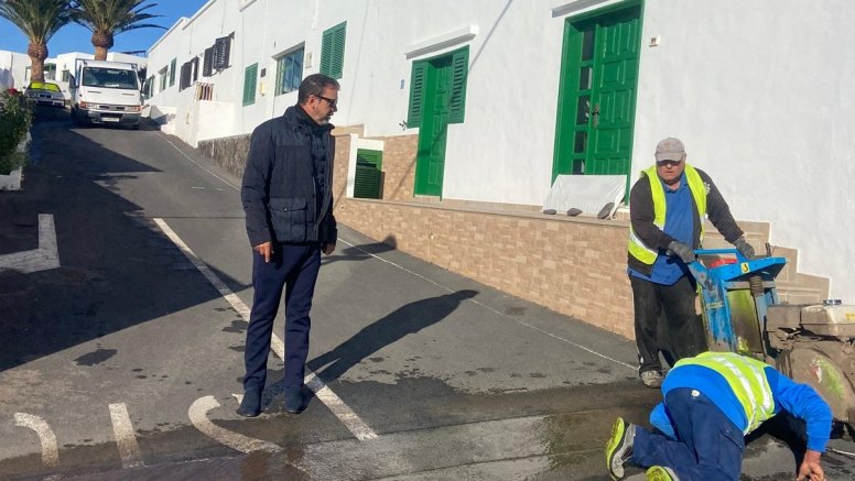 El concejal Juan de León visita las obras de soterramiento