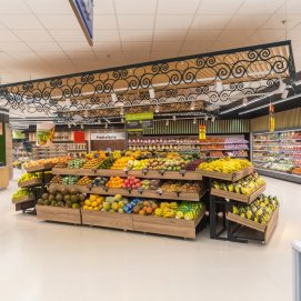 Interior de un establecimiento de Hiperdino. Supermercados.