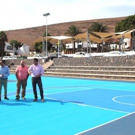 Femés estrena cancha polivalente integrada al parque infantil 