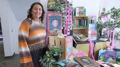 La consejera de Educación, Ascensión Toledo en la Biblioteca Insular.