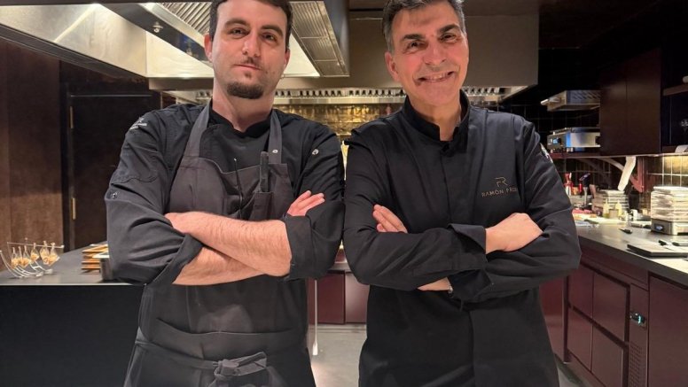 Daniel Cáceres junto al chef Ramón Freixa. Foto: Cedida