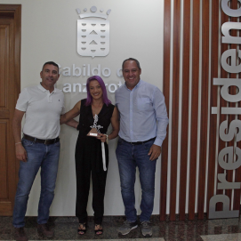 Recepción de Oswaldo Betancort a Diana López