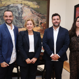 Astrid Pérez junto a los representantes de ‘La Plataforma de la Tele’