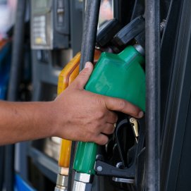 Repone gasolina. Foto de Engin Akyurt.