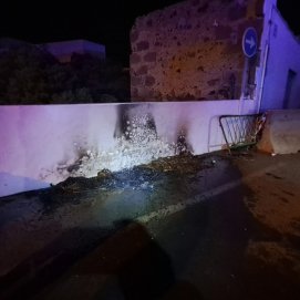 Contenedor quemado en San Bartolomé 