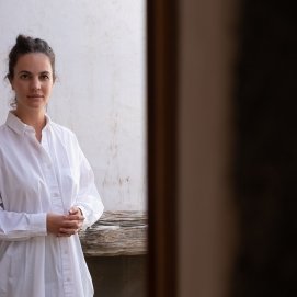 Patricia Betancort en su estudio. Imagen: Fragmento de un retrato de Yves Drieghe