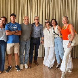 Julio Romero junto a algunos de los componentes de su Junta Directiva Foto: La Voz