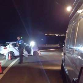 Salida de vía de un coche cerca de Tías 